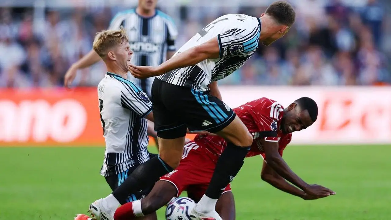 Alexander Isak Dicemooh Fans Newcastle, Liverpool Tahan Imbang
