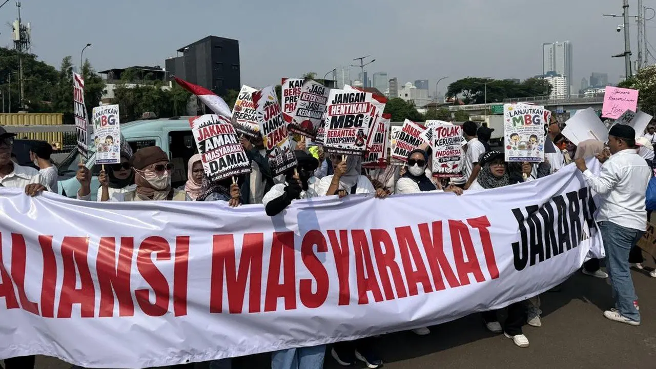 Aliansi Masyarakat Jakarta Serukan Kedamaian di Depan Gedung DPR