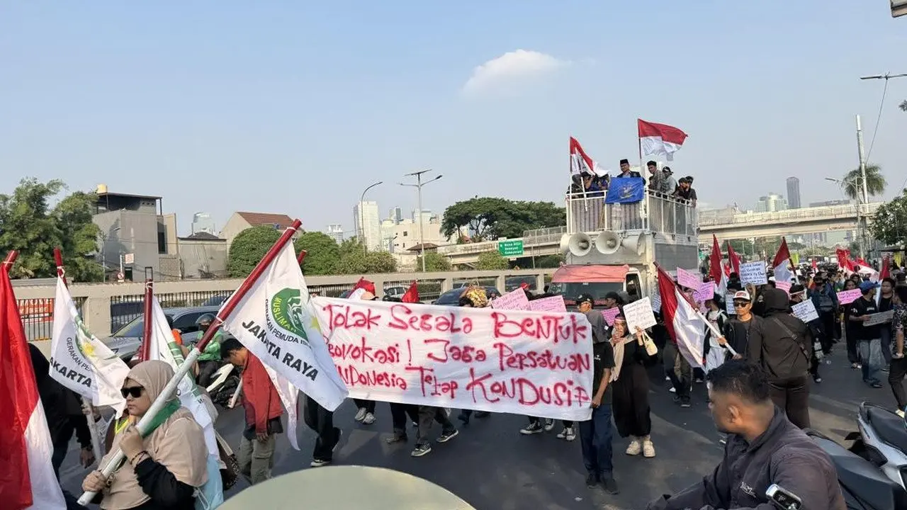 Aliansi Rakyat Serukan Persatuan Indonesia di Depan Gedung DPR