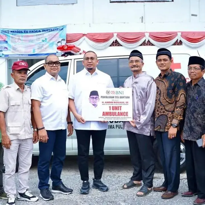Andre Rosiade Serahkan Ambulans untuk Percepat Layanan Kesehatan Warga Lima Puluh Kota