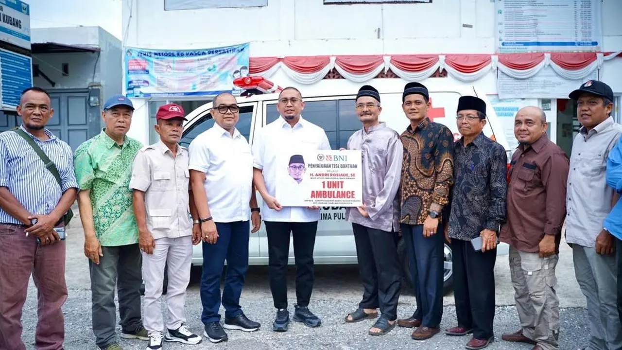 Andre Rosiade Serahkan Ambulans untuk Percepat Layanan Kesehatan Warga Lima Puluh Kota