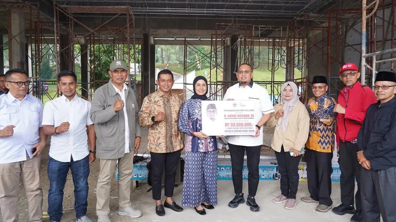 Andre Rosiade Sumbang Rp 50 Juta untuk Masjid Al-Hidayah di Solok, Siapkan Dana Tambahan