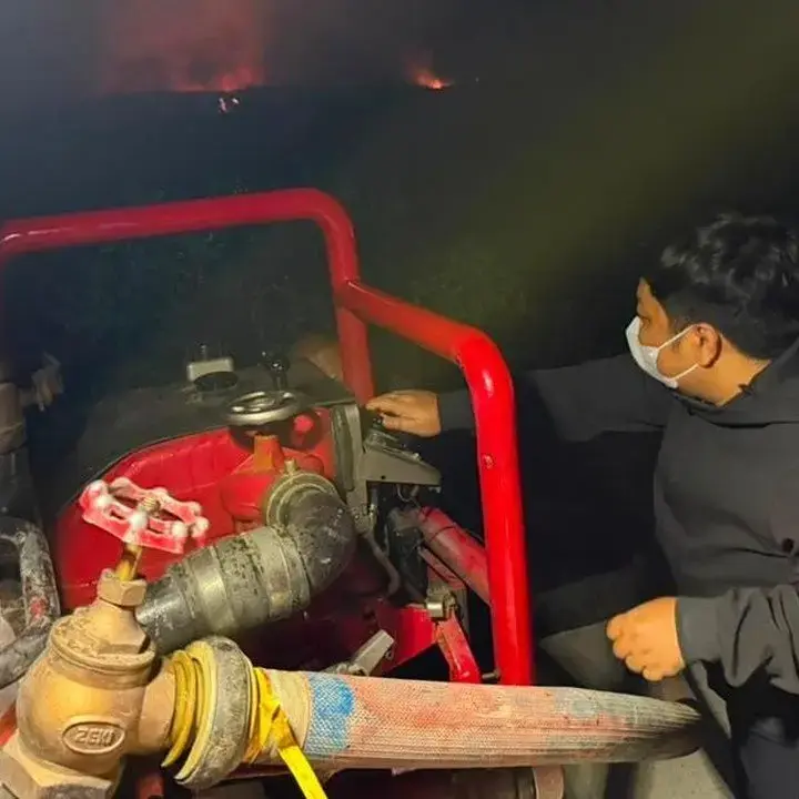 Anggota DPR Turun Langsung Padamkan Karhutla di Kalimantan Selatan