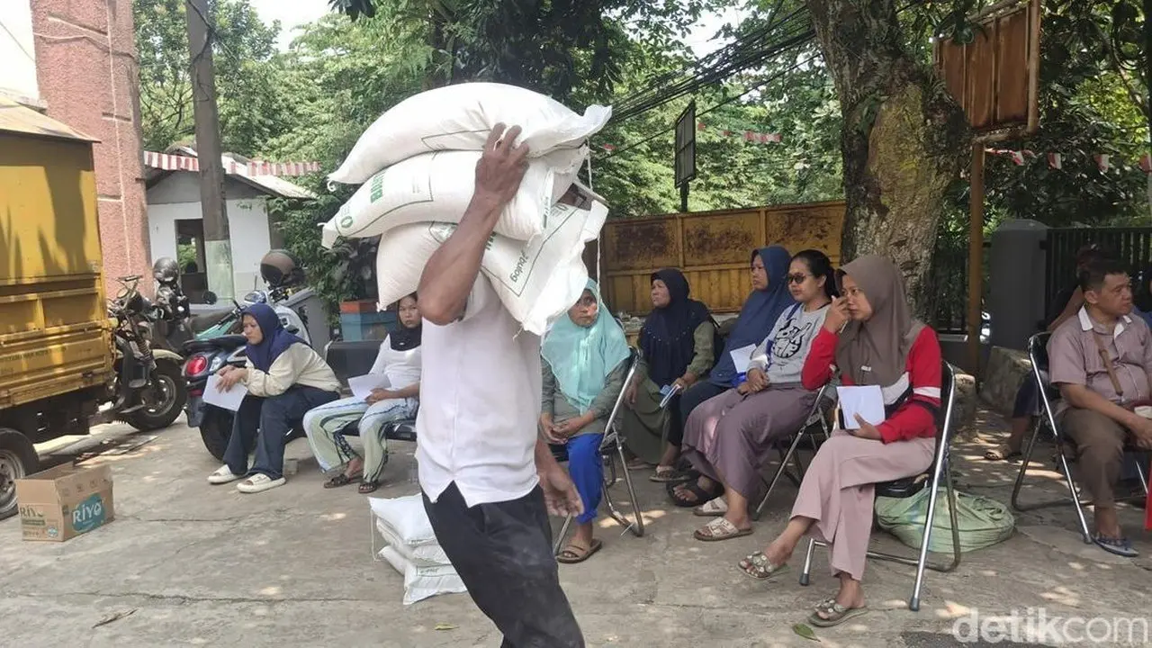 Antrean Bantuan Beras di Bogor Berujung Duka, Lansia Meninggal Dunia