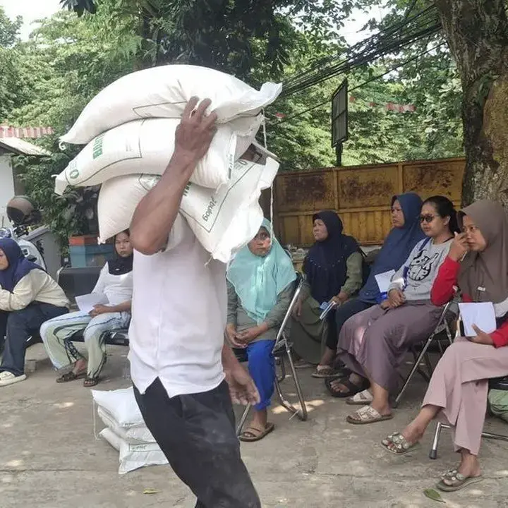 Antrean Bantuan Beras di Bogor Berujung Duka, Lansia Meninggal Dunia
