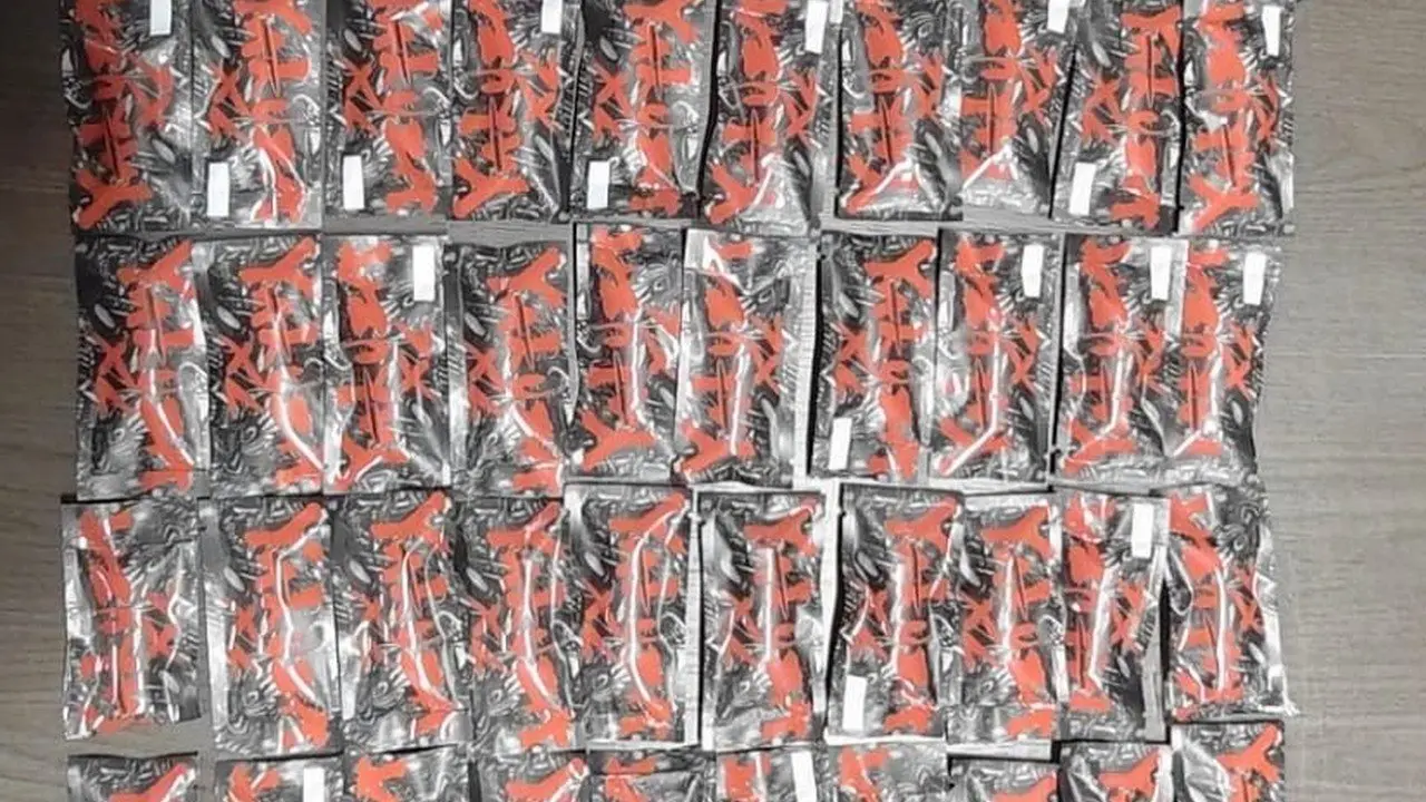 Bareskrim Ungkap Jaringan Narkoba Internasional di Riau, 50 Cartridge Vape Disita