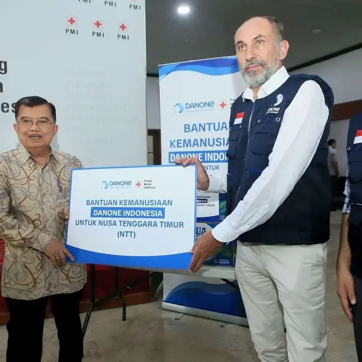 Danone dan PMI Salurkan Bantuan Rp 1 Miliar untuk Korban Gempa NTT