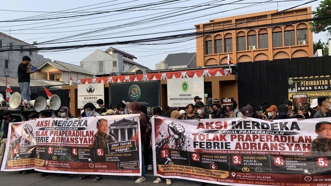 Demo di PN Jaksel: Massa Desak Hakim Tolak Praperadilan Febrie Adriansyah