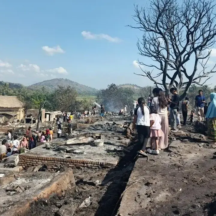 Desa Adat Sade Ludes Terbakar, Menpar Janjikan Pembangunan Ulang