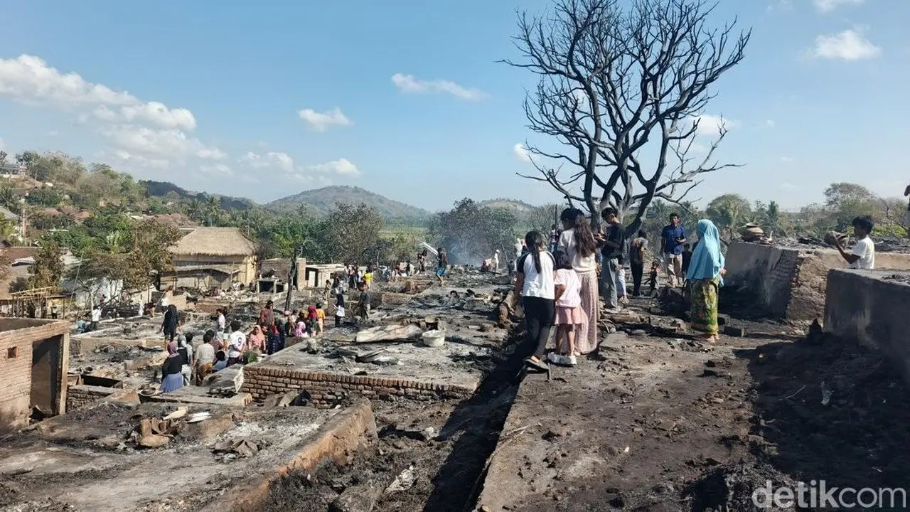 Desa Adat Sade Ludes Terbakar, Menpar Janjikan Pembangunan Ulang