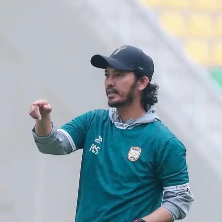 Dominasi Pelatih Asing di Super League 2026/2027, Hanya Satu Nakhoda Lokal Bertahan