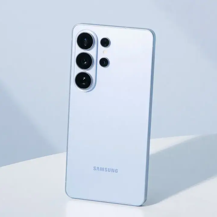 Galaxy S27 Tak Akan Tiru Fitur Kamera iPhone Terbaru, Ini Alasannya