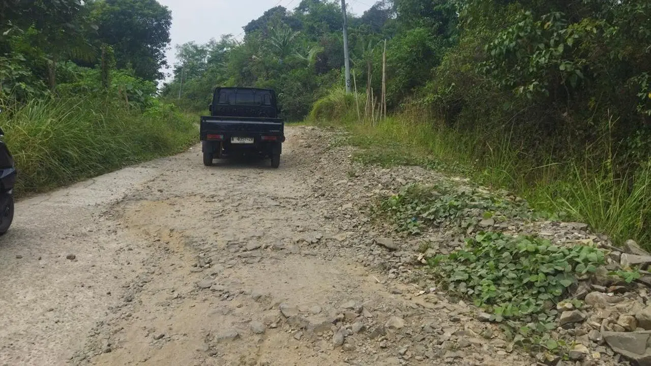 Jalan Menuju Baduy Rusak Parah, Tokoh Adat Desak Perbaikan Segera