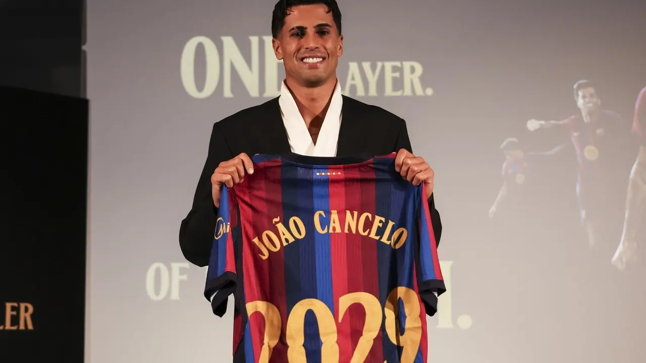 Joao Cancelo Yakin Barcelona Punya Modal Juara Liga Champions
