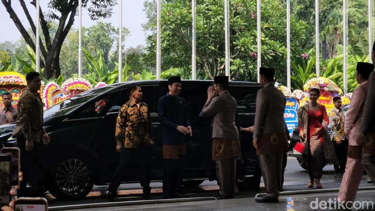 Jokowi dan Para Menteri Hadiri Pernikahan Sespri Prabowo