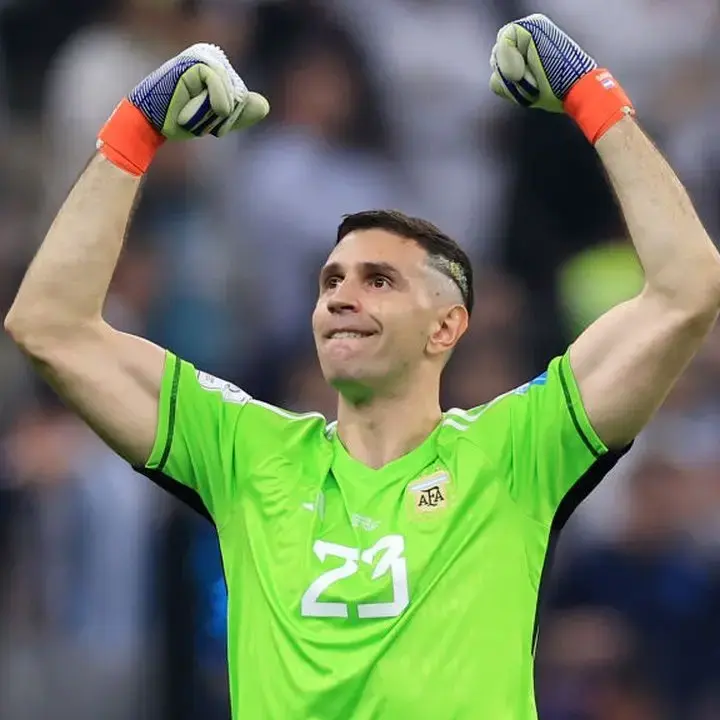 Juventus Bidik Emiliano Martinez, Aston Villa Cari Pengganti Kiper