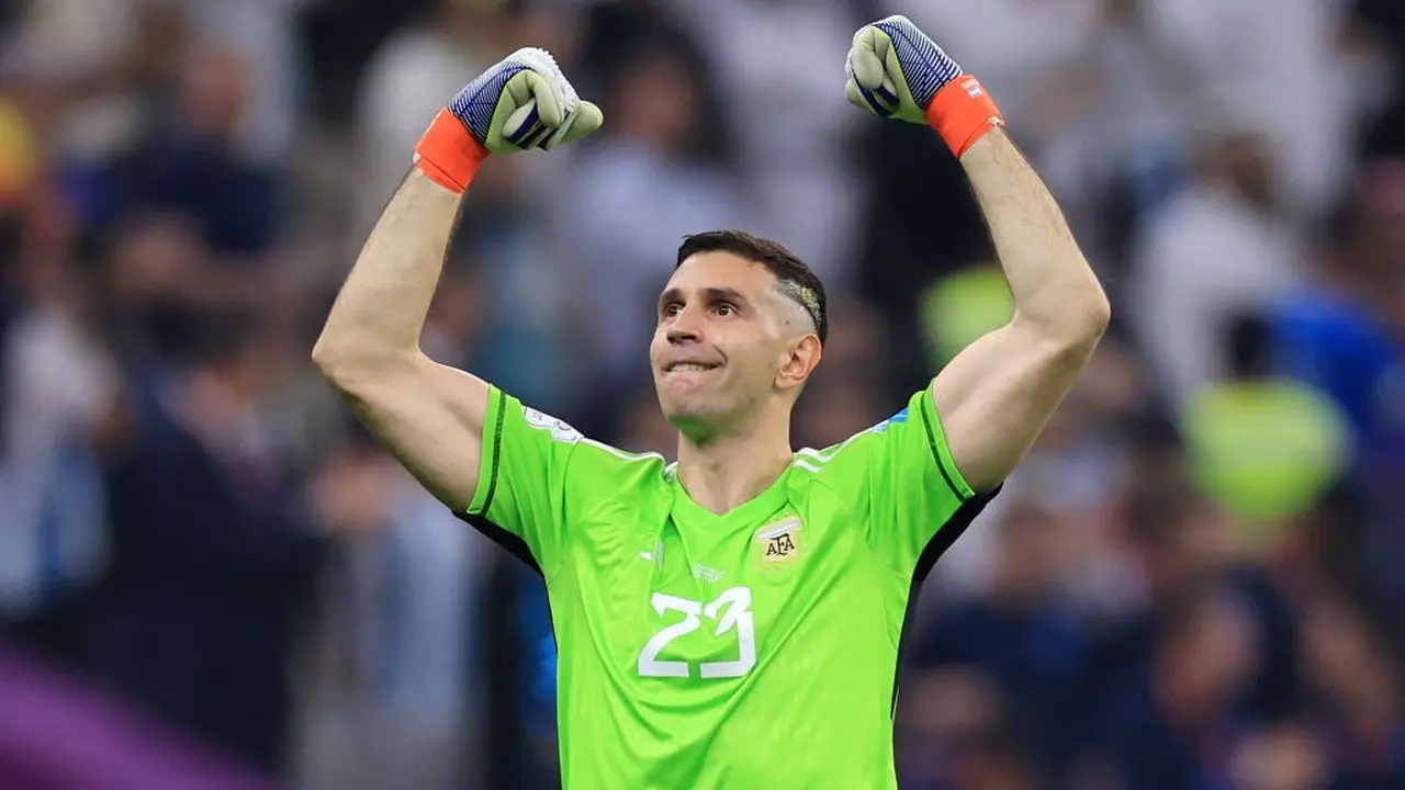 Juventus Bidik Emiliano Martinez, Aston Villa Cari Pengganti Kiper