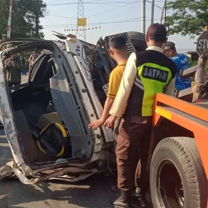 KA Malabar Tabrak Truk Mogok di Klaten, Sopir Kabur