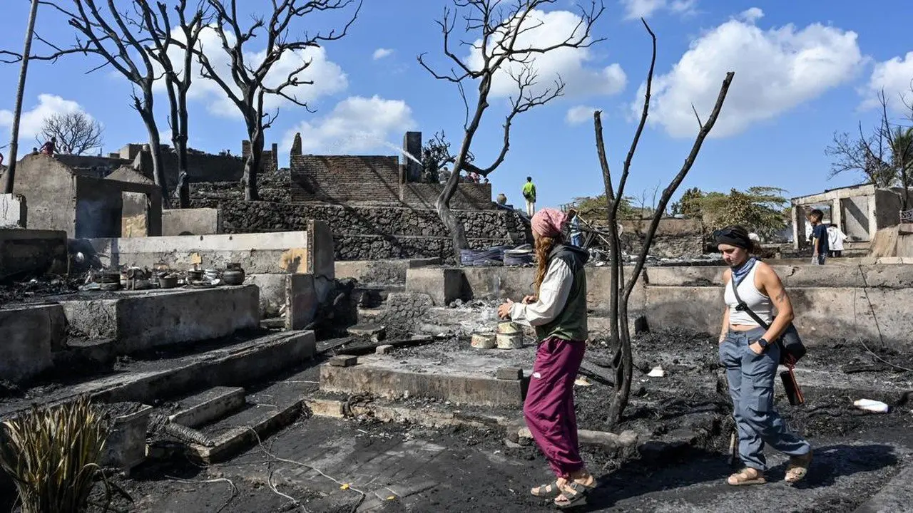Kebakaran Hebat Landa Kampung Adat Sade NTB, 129 Rumah Hangus