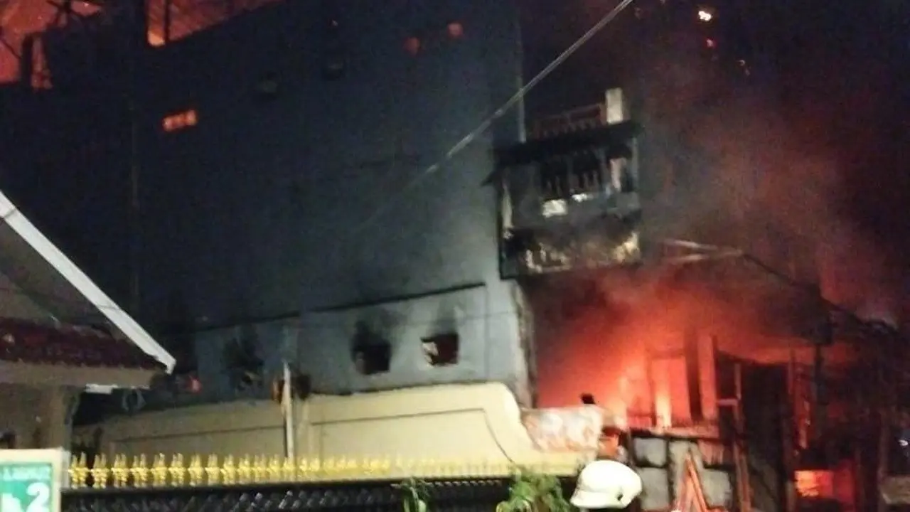 Kebakaran Maut di Tebet: 4 Tewas, Penghuni Loncat dari Lantai 2