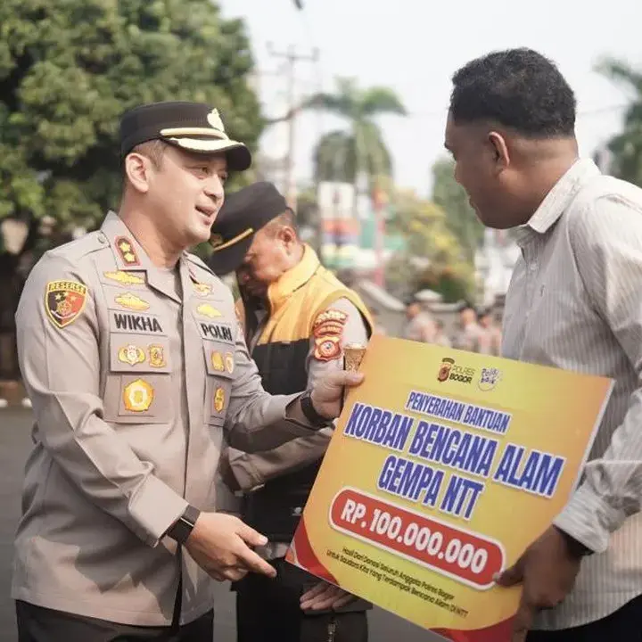 Kolaborasi Polres Bogor dan Mahasiswa NTT Salurkan Bantuan Rp 100 Juta untuk Korban Bencana di Manggarai Timur