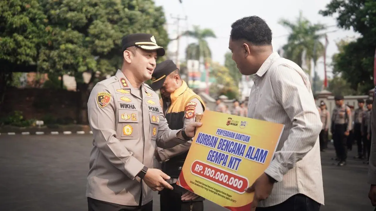 Kolaborasi Polres Bogor dan Mahasiswa NTT Salurkan Bantuan Rp 100 Juta untuk Korban Bencana di Manggarai Timur