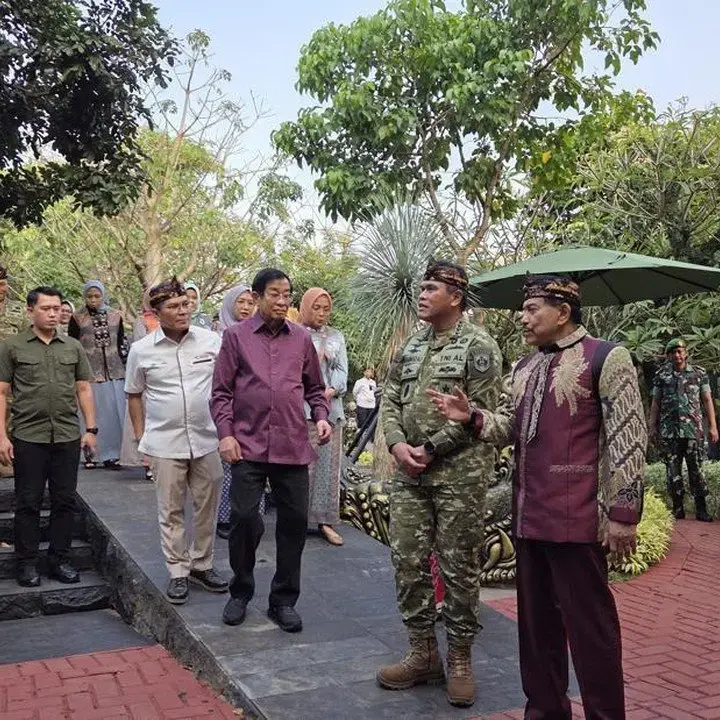 KSAL Ali dan Agum Gumelar Jelajahi Sejarah Maritim Nusantara di Kraton Majapahit