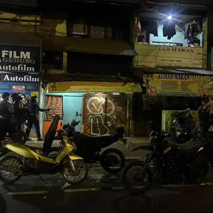 Lima Pemuda Terjaring Patroli Gabungan di Jakarta Timur dengan Barang Bukti Tembakau Sintetis