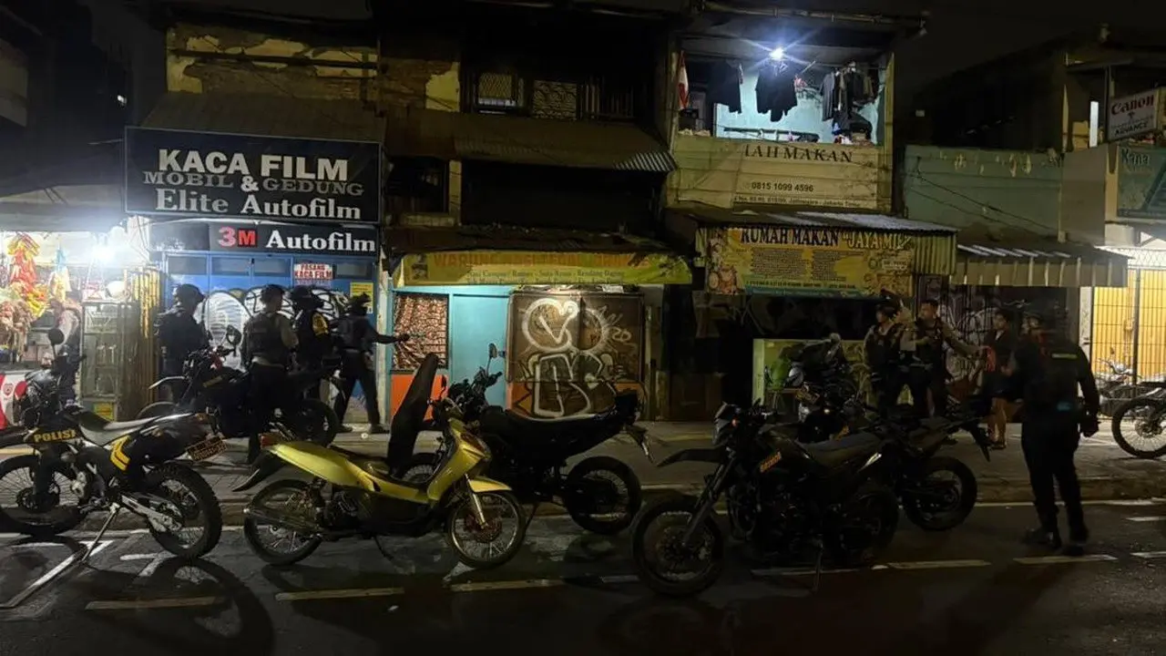 Lima Pemuda Terjaring Patroli Gabungan di Jakarta Timur dengan Barang Bukti Tembakau Sintetis