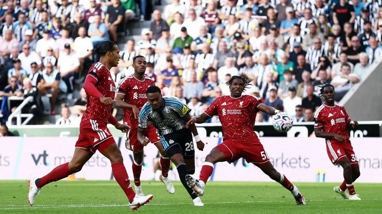 Liverpool Selamat dari Kekalahan Dramatis atas Newcastle Berkat Penalti Szoboszlai