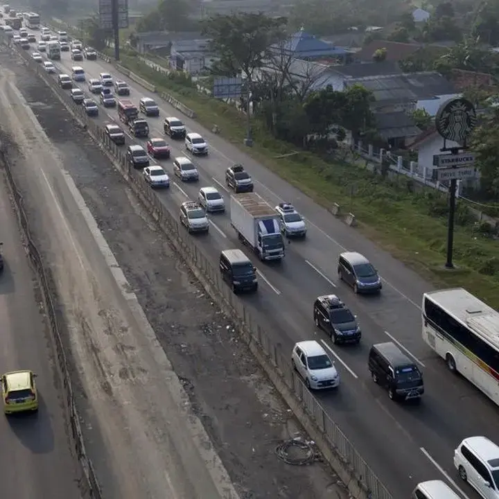Macet Parah di Tol Menuju Jakarta Akibat Lonjakan Kendaraan di Hari Kejepit