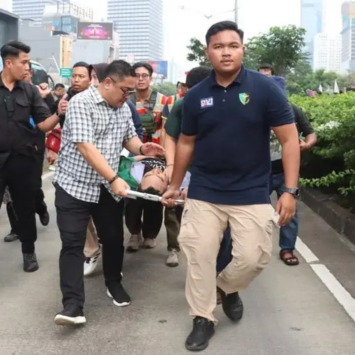 Mahasiswa Pingsan Saat Demo BEM UI, Tim Medis Polda Metro Siagakan Pertolongan