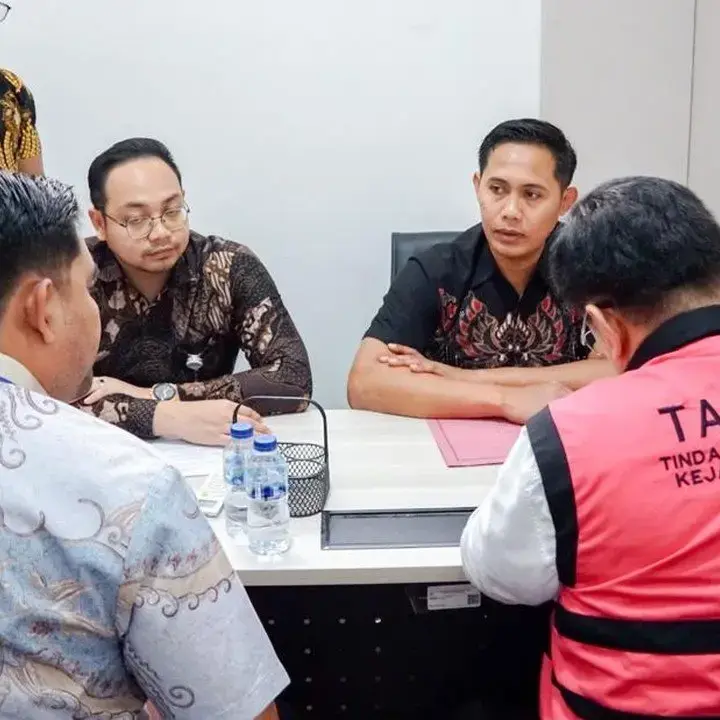 Mantan Anggota Ombudsman Yeka Hendra Dilimpahkan ke Kejari Jakpus Atas Kasus Korupsi Minyak Goreng