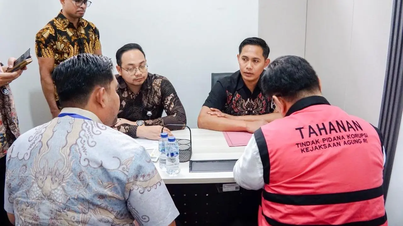 Mantan Anggota Ombudsman Yeka Hendra Dilimpahkan ke Kejari Jakpus Atas Kasus Korupsi Minyak Goreng