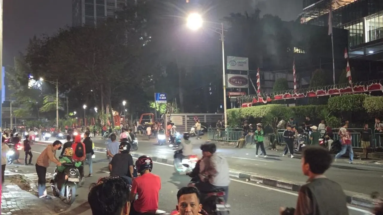 Massa Sisa Aksi 27 Agustus Masih Berkumpul di KS Tubun dan Slipi