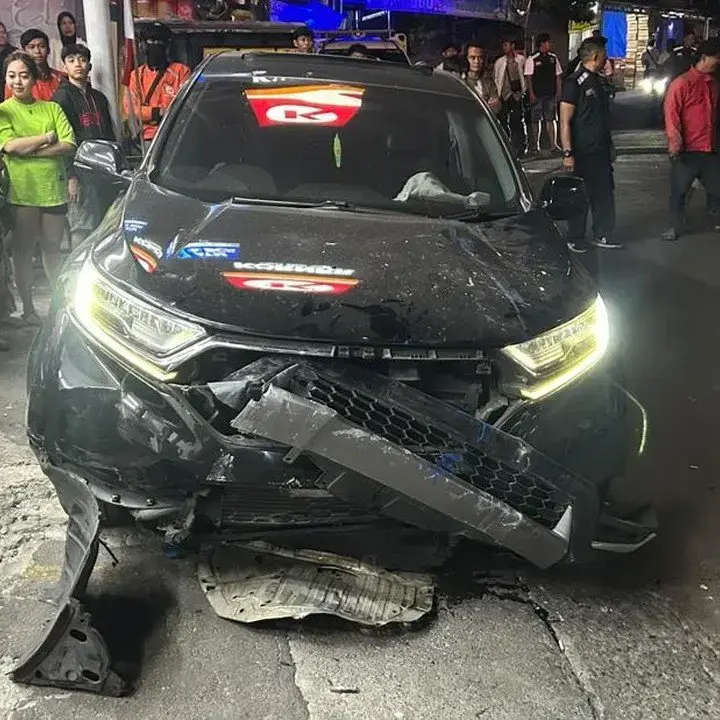 Mobil CRV Hilang Kendali Tabrak Motor dan Kios di Bogor, Satu Luka