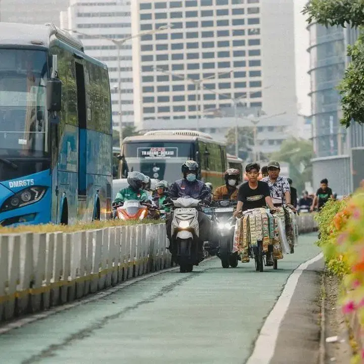 Pemprov DKI Cari Solusi Jalur Sepeda, Warga Tolak Penghapusan