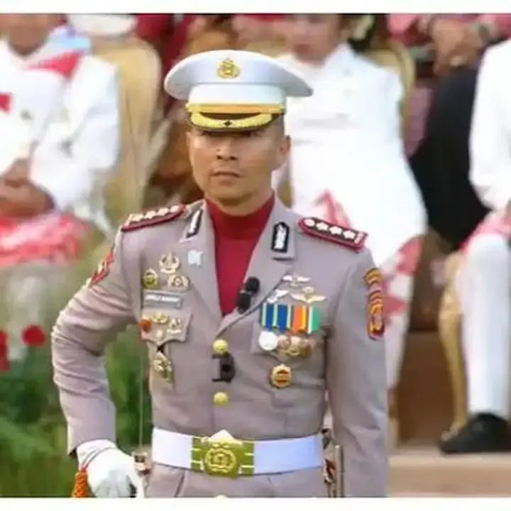 Prabowo Apresiasi Upacara Penurunan Bendera HUT Ke-81 RI, Panggil Komandan Upacara