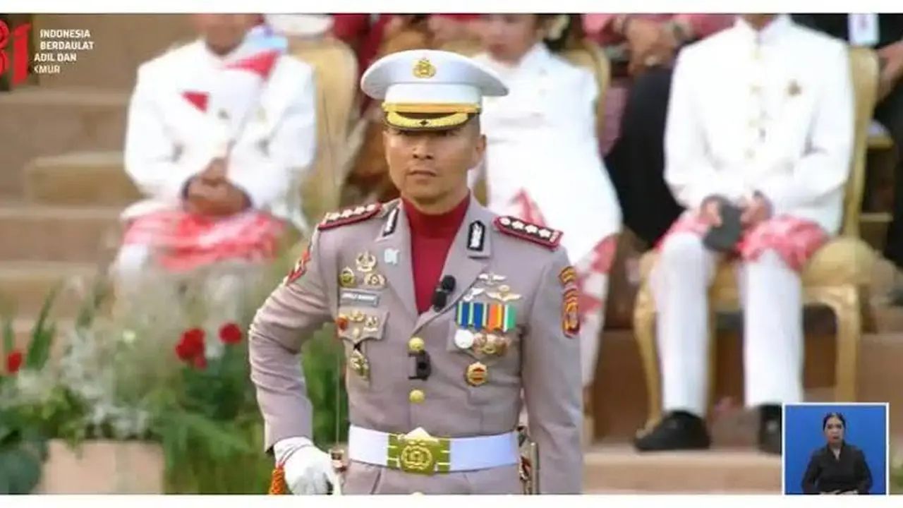 Prabowo Apresiasi Upacara Penurunan Bendera HUT Ke-81 RI, Panggil Komandan Upacara