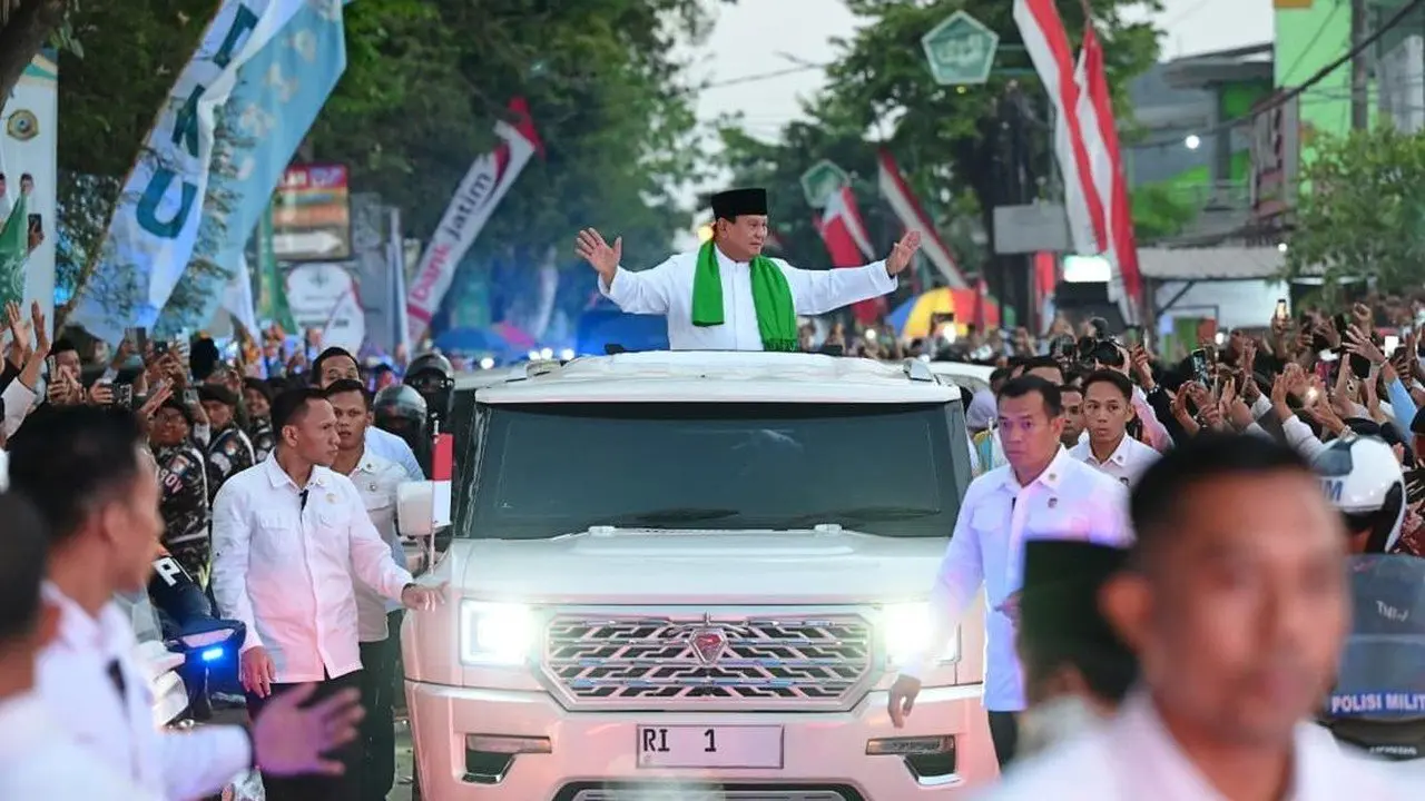 Prabowo Disambut Meriah Warga Jombang dalam Perjalanan ke Muktamar NU