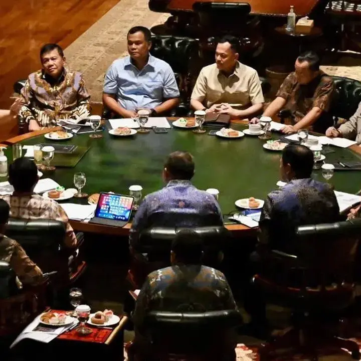 Prabowo Gelar Rapat Strategis di Hambalang Bersama Pejabat Tinggi