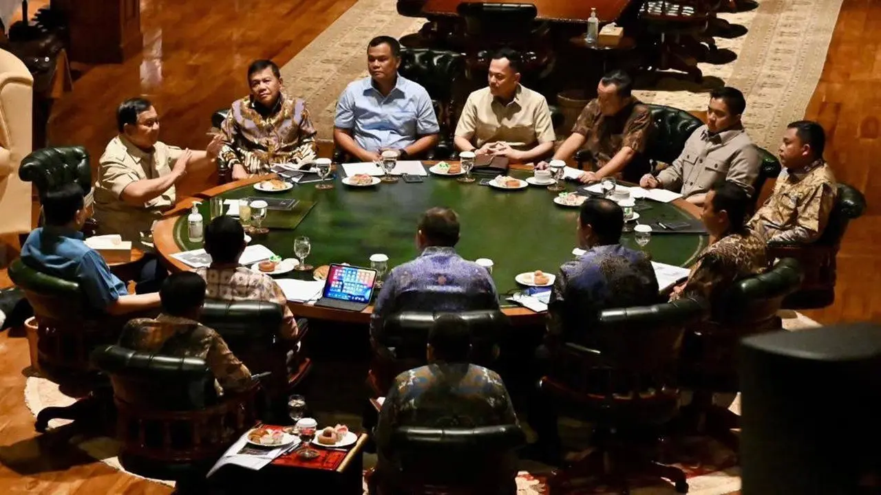 Prabowo Gelar Rapat Strategis di Hambalang Bersama Pejabat Tinggi