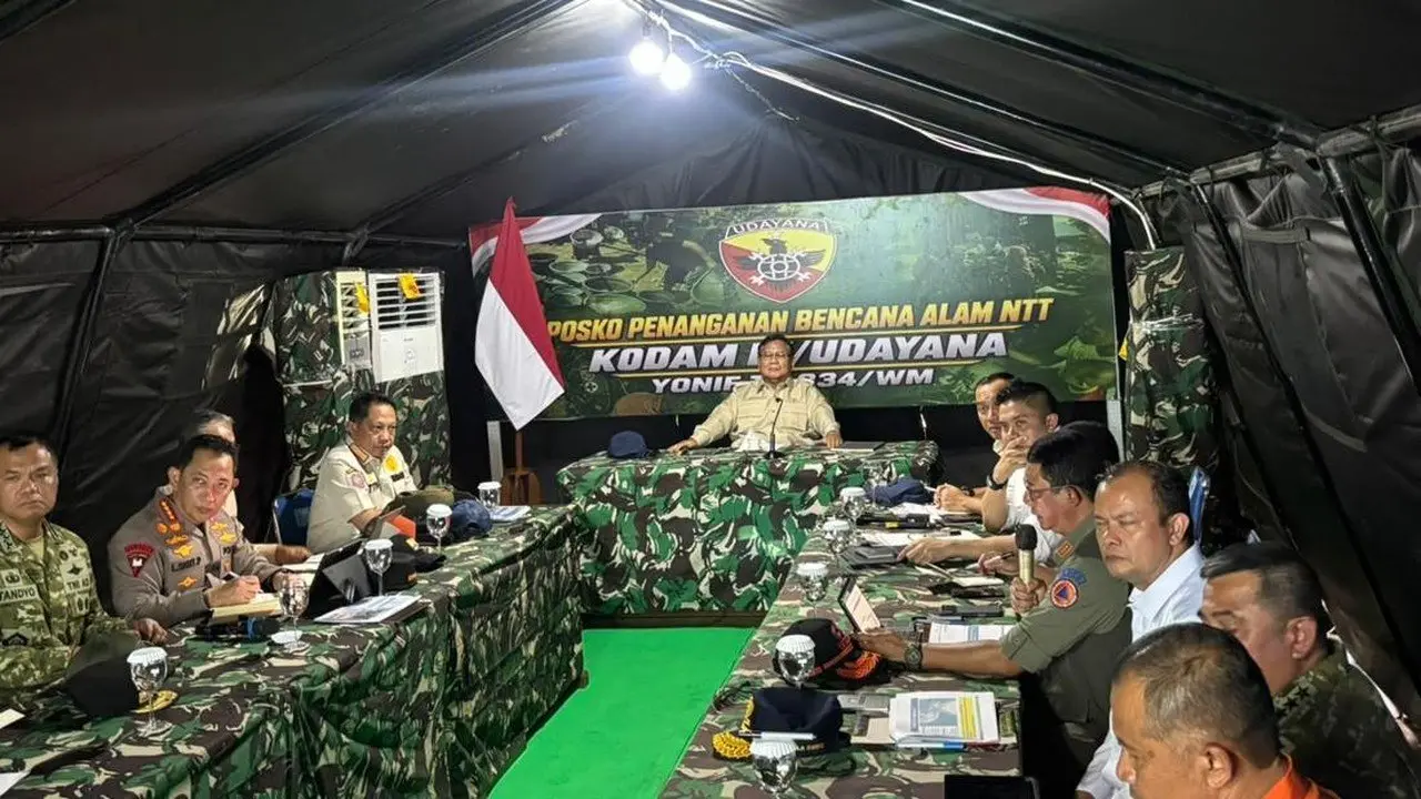 Prabowo Tinjau Langsung Penanganan Gempa NTT di Nagekeo