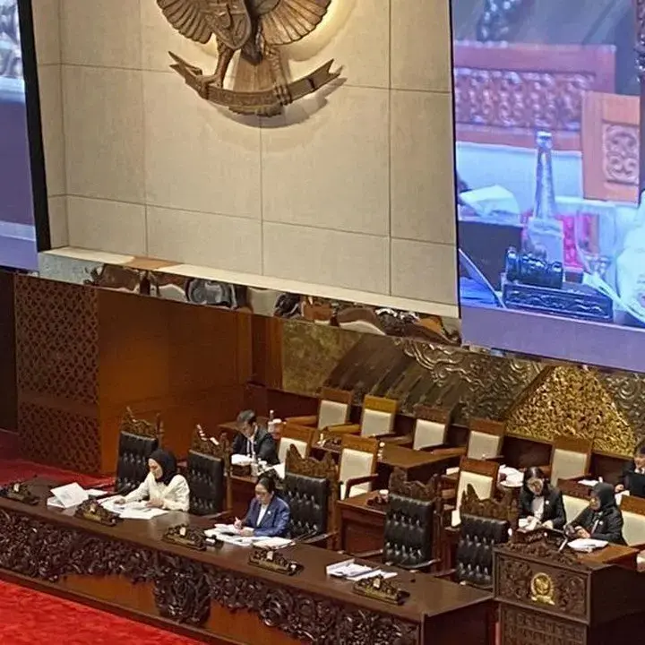 Puan Maharani Hadiri Paripurna DPR Bahas RUU Perampasan Aset