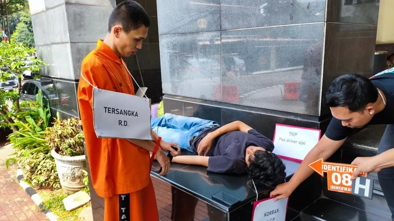 Reka Ulang Ungkap Aksi Keji Rahmat Dimas Bunuh Ojol yang Tertidur