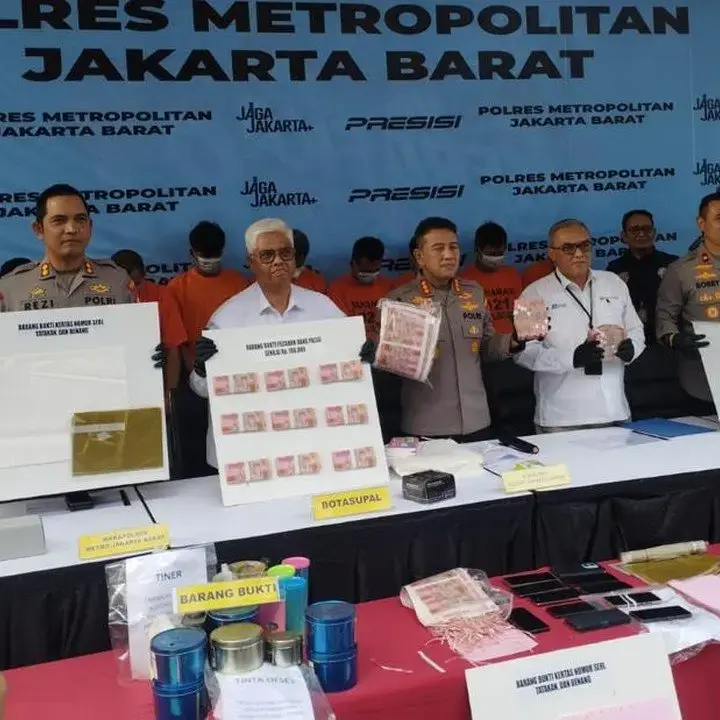 Sindikat Uang Palsu Rp 1,5 Miliar Dibongkar, 11 Tersangka Diringkus Polres Jakbar