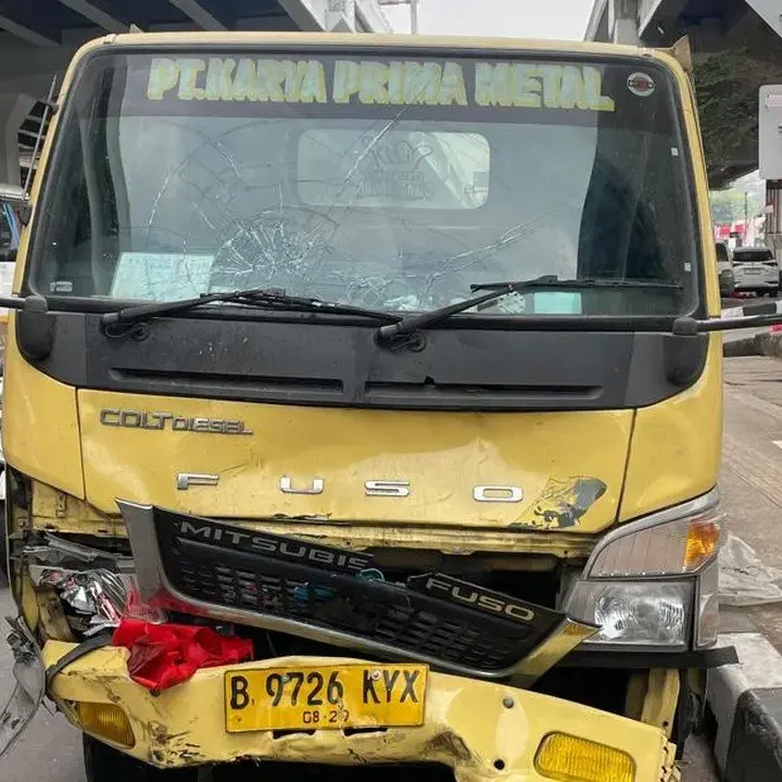 Sopir Truk Terobos Lampu Merah Tewaskan Pengendara Motor di Cibubur