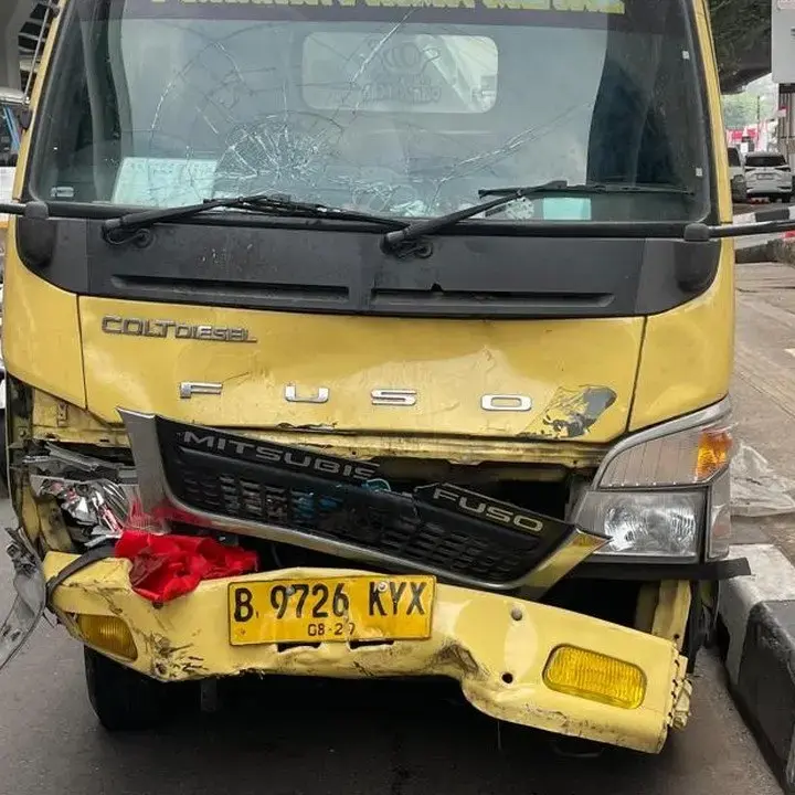 Tabrakan Maut di Cibubur: Truk Terobos Lampu Merah, 1 Tewas, 3 Luka