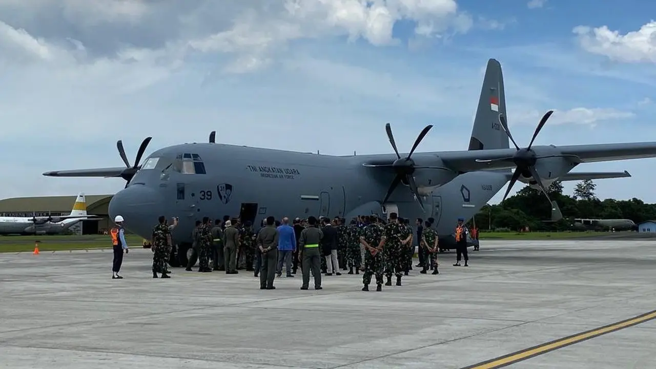 TNI AU Kirim 33,7 Ton Bantuan Gempa NTT via Pesawat Hercules dan A400M