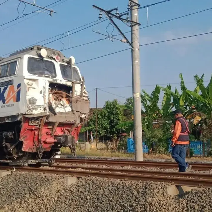 Truk Pasir vs KA Malabar di Klaten: 14 Kereta Api Terlambat, PT KAI Minta Maaf